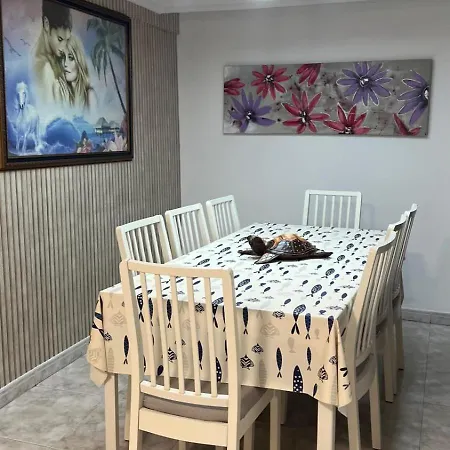 Casa Familiar Con Barbacoa